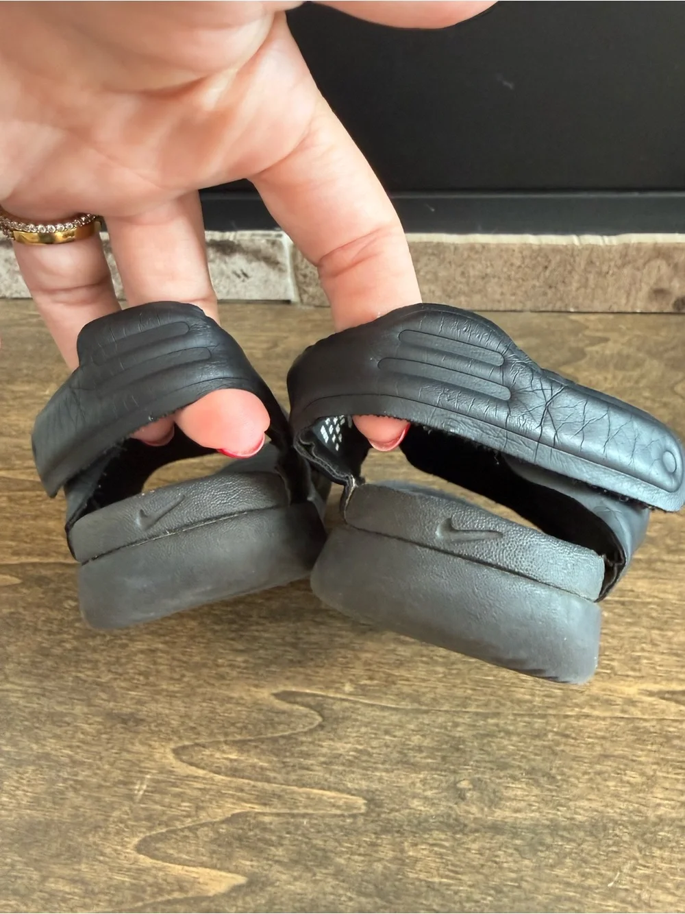 Nike Sunray Adjust 5 V2 Kids Slide Sandal Black US 9C AJ9077-001